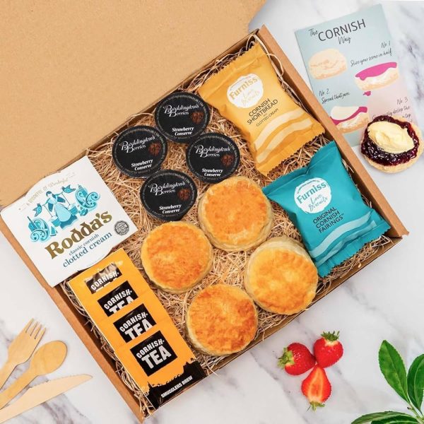 Cream tea hamper with scones, jam, clotted cream and tea for four