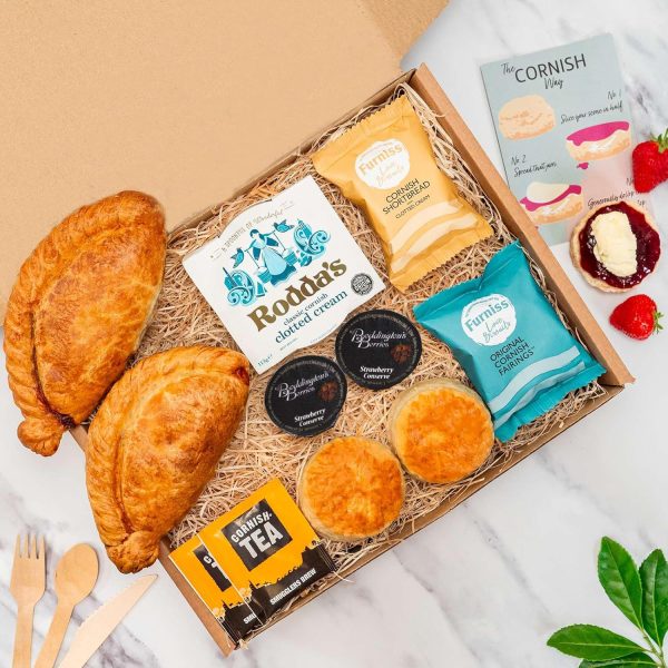 Two-person hamper with cheese & onion pasties and cream tea