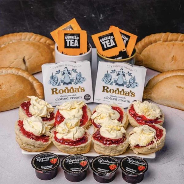 Four-person hamper with gluten-free pasties and cream tea