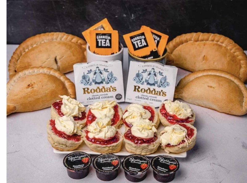 Four-person hamper with gluten-free pasties and cream tea