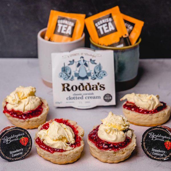 Gluten-free hamper with scones, jam and tea for two