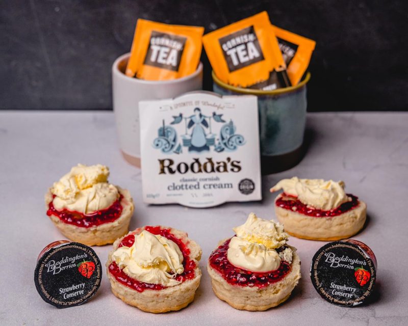 Gluten-free hamper with scones, jam and tea for two